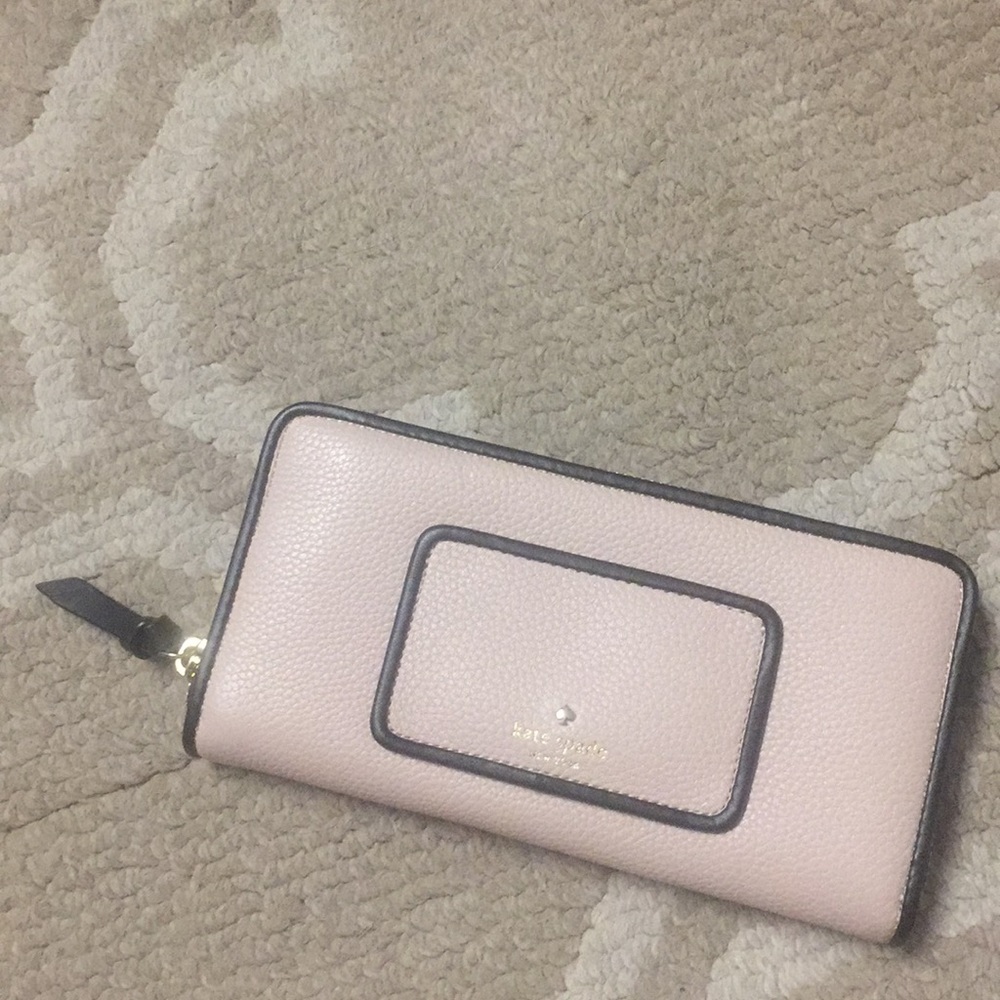 NWT Kate Spade Neda wallet with black trim